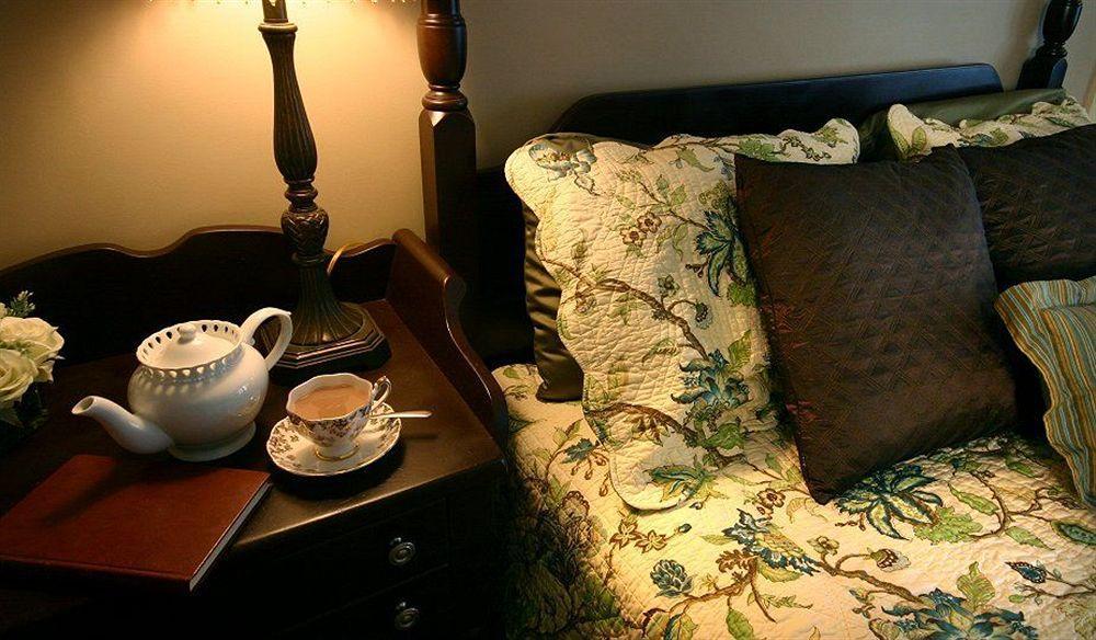 The Brewster Inn Dexter Bagian luar foto