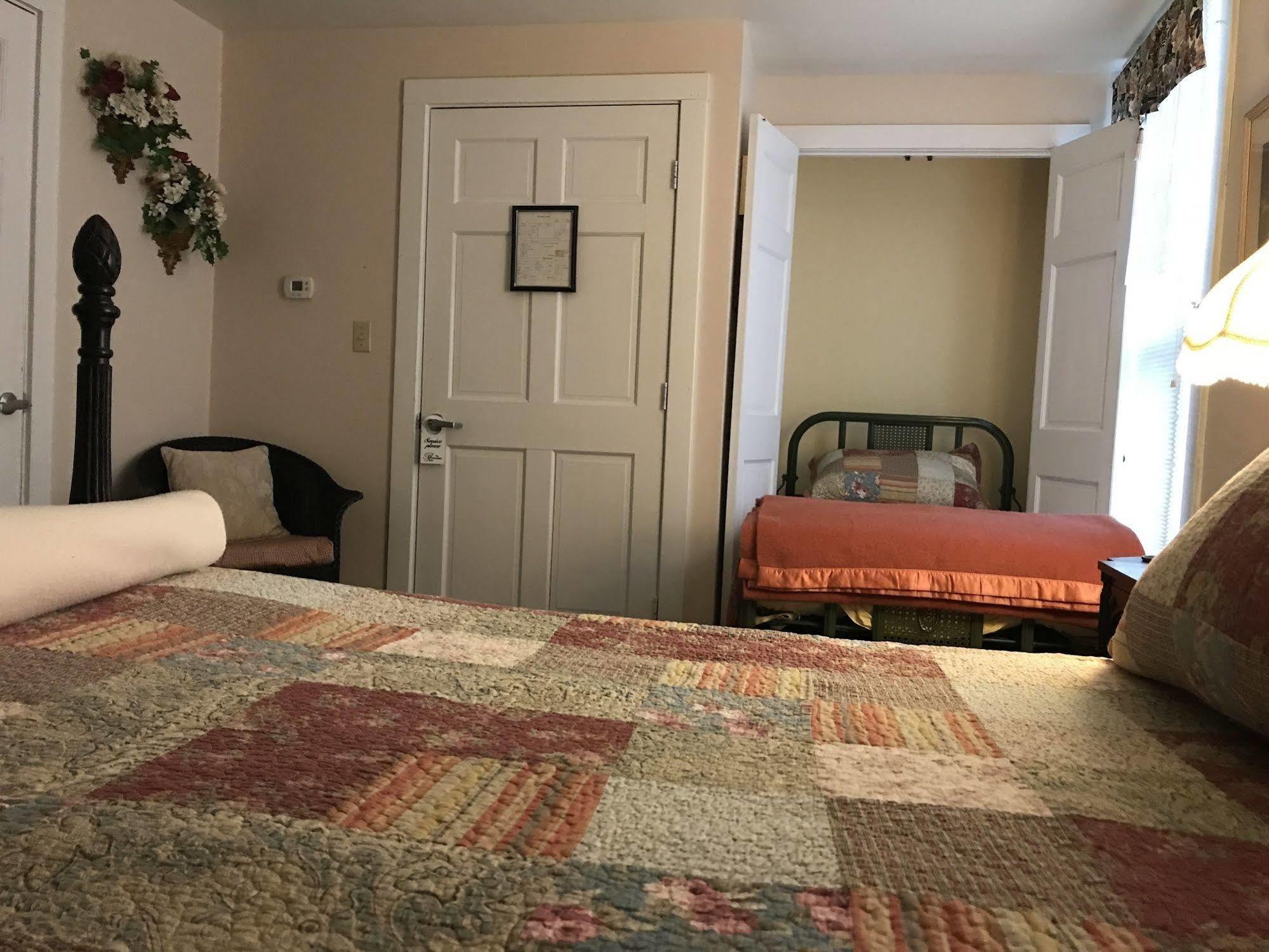 The Brewster Inn Dexter Bagian luar foto