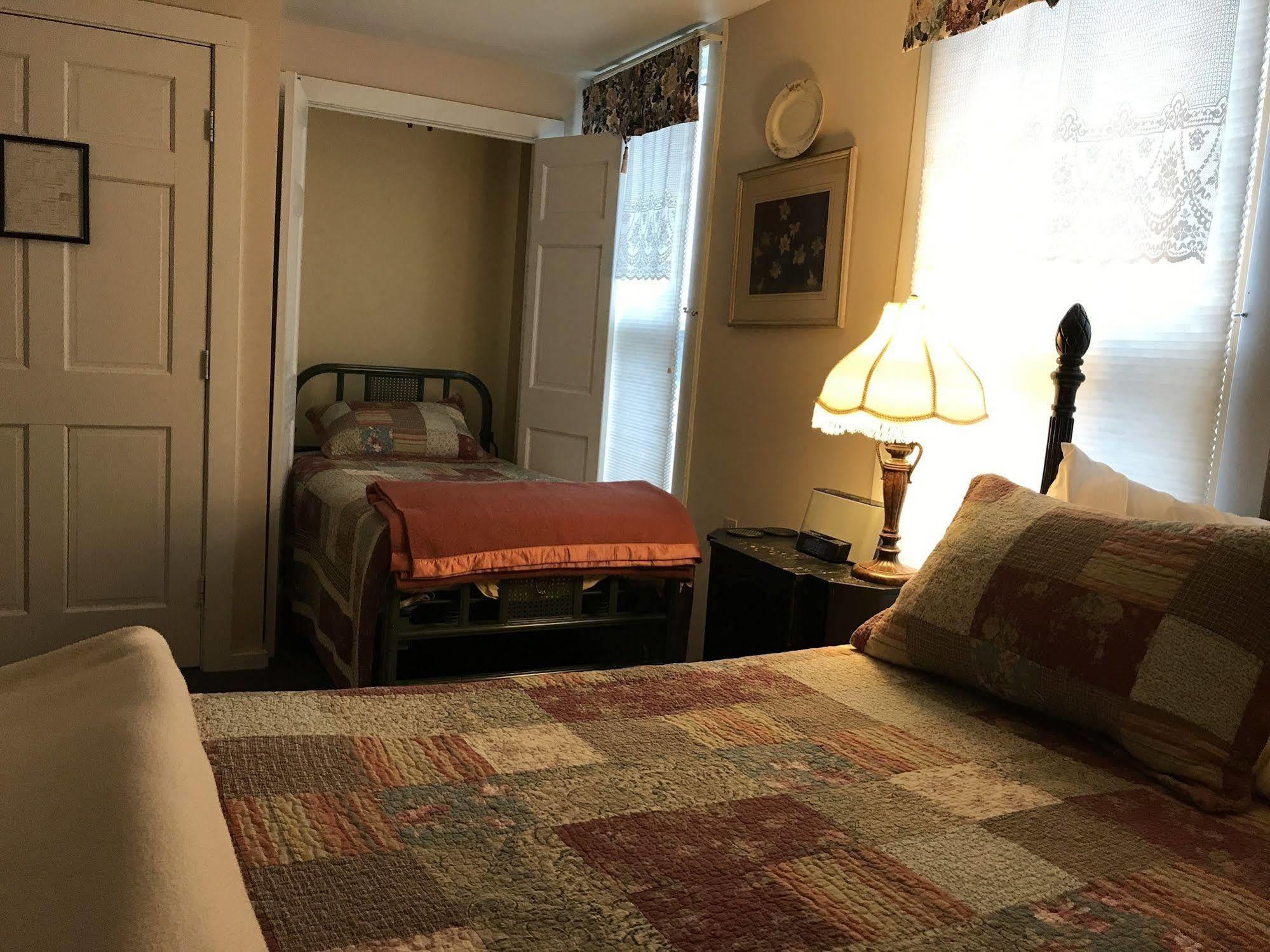 The Brewster Inn Dexter Bagian luar foto